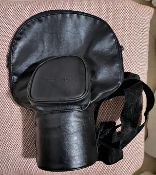 Funda Tamron para cámara.