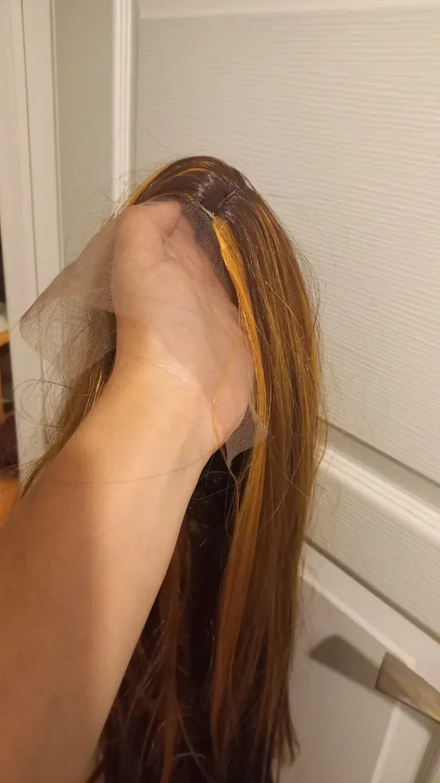 Peluca larga castaña con mechas doradas