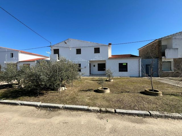 Casa con jardín - Pueblo Pizarro (Cáceres)