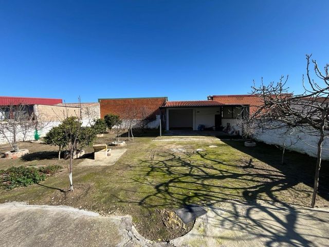 Casa con jardín - Pueblo Pizarro (Cáceres)