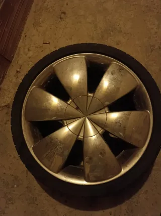 Vendo 4 llantas 205/40/17/ con gomas