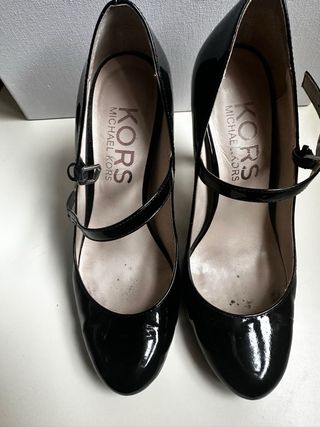 Zapatos Michael Kors negros con pulsera