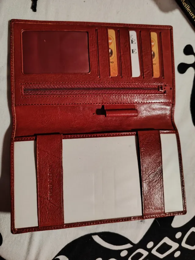 Cartera/Billetera Roja de Piel