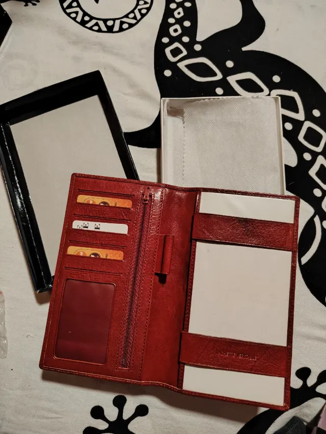 Cartera/Billetera Roja de Piel