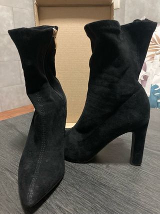 Botín tacón alto negro
