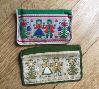 Coppia portafazzoletti ricamati