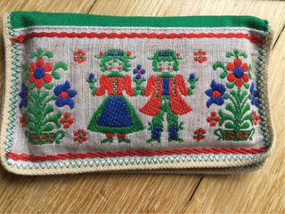 Coppia portafazzoletti ricamati