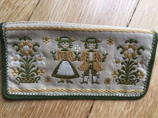 Coppia portafazzoletti ricamati