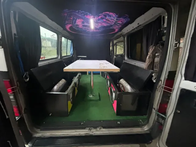 Muebles Camper: Cama, Mesa y Fregadero