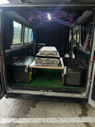 Muebles Camper: Cama, Mesa y Fregadero