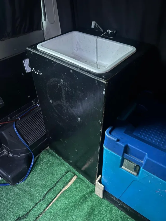 Muebles Camper: Cama, Mesa y Fregadero