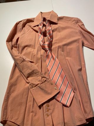 Traje de chaqueta y corbata chico