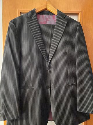 Traje de chaqueta y corbata chico