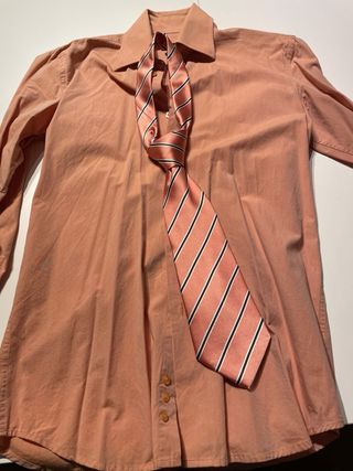 Traje de chaqueta y corbata chico