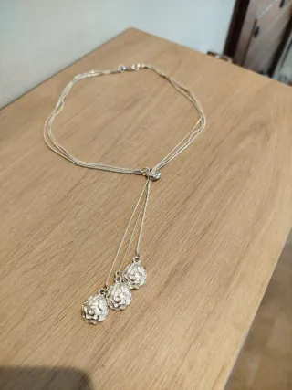Collar 3 rosas colgantes