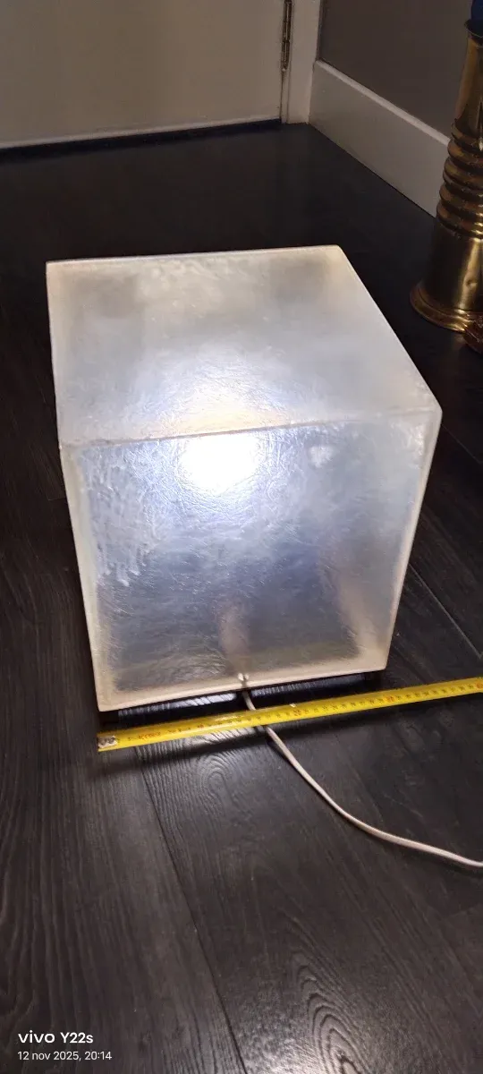 Lámpara cubo transparente