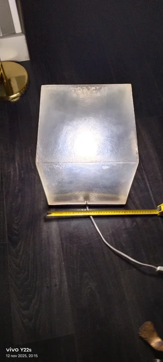 Lámpara cubo transparente