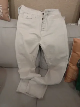 Pantalón vaquero beige mujer