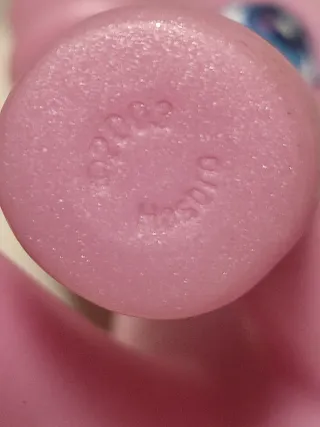 Pony 2003 con patines y corona