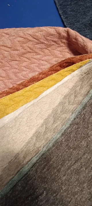 Retales de telas variadas