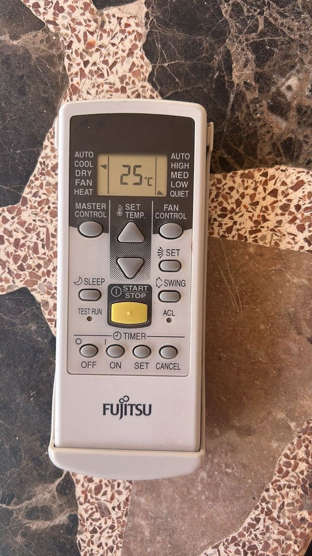 Aire acondicionado Fujitsu en perfecto estado.