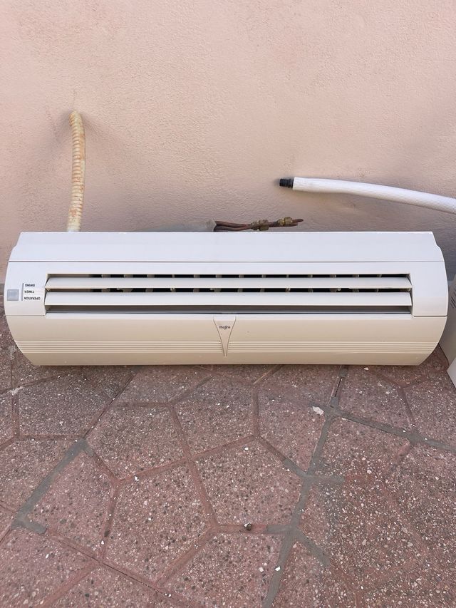 Aire acondicionado Fujitsu en perfecto estado.
