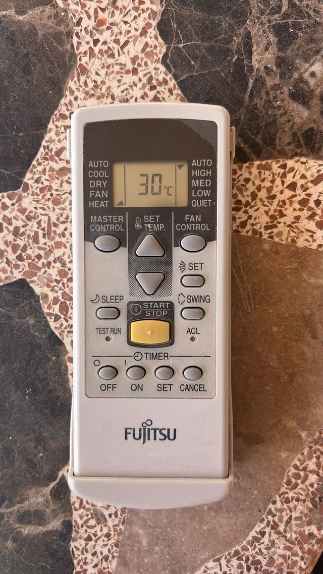 Aire acondicionado Fujitsu en perfecto estado.