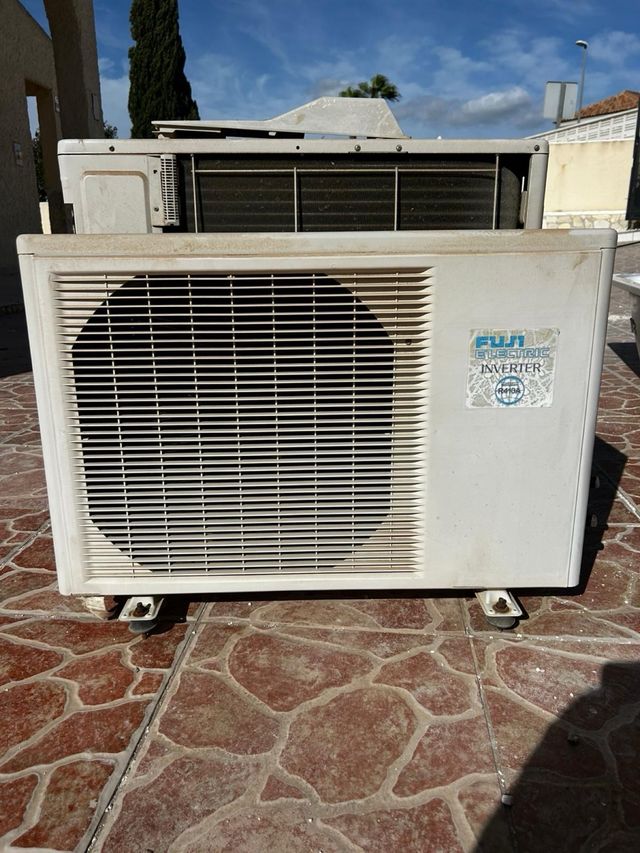 Aire acondicionado Fujitsu en perfecto estado.
