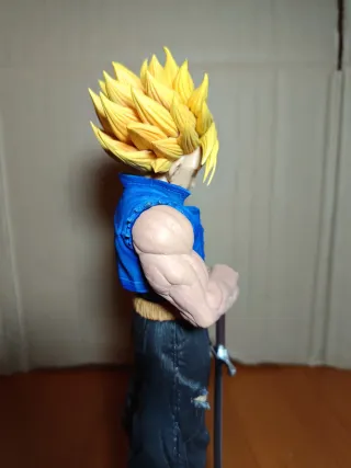 Figura Trunks del Futuro Super Saiyan Anime