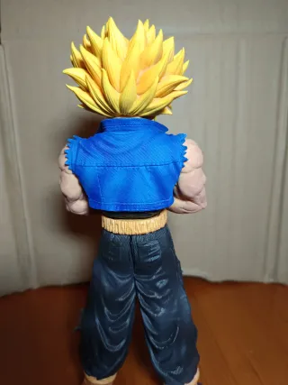 Figura Trunks del Futuro Super Saiyan Anime
