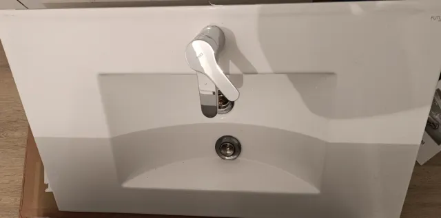 Mueble de baño,lavabo y grifo