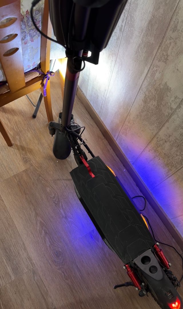 Patín Eléctrico Negro con Luces LED