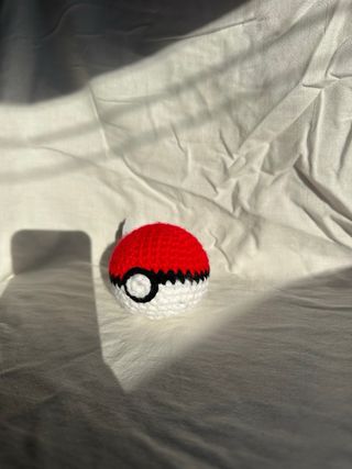 Poké Ball amigurumi