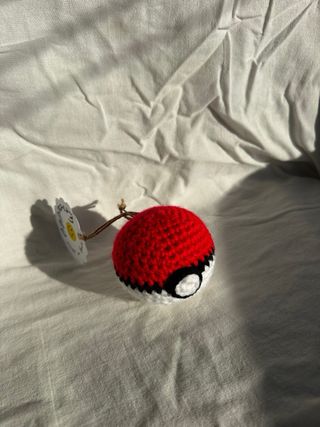 Poké Ball amigurumi
