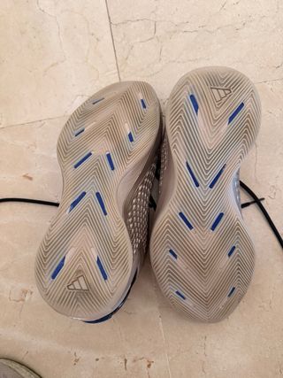 Zapatillas Baloncesto Negras y Grises