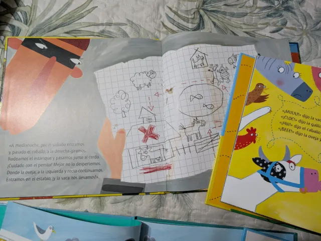 4 libros coleccion: Lo que escuchó la mariquita