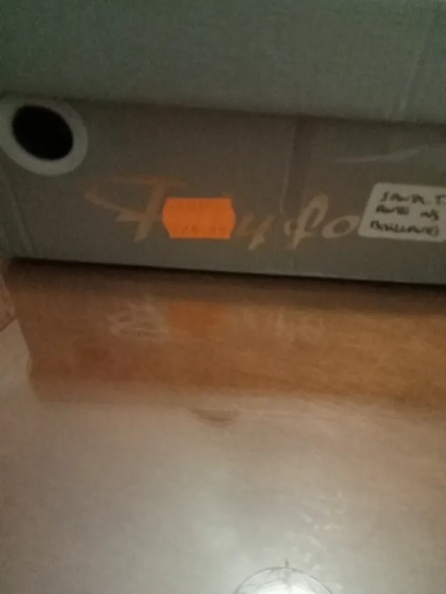 Tacones negros brillantes