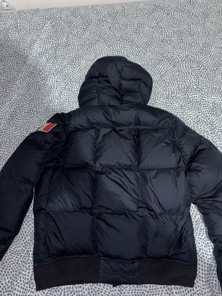 Chaqueta Moncler con capucha azul