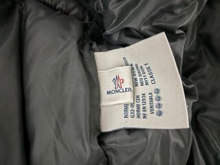 Chaqueta Moncler con capucha azul