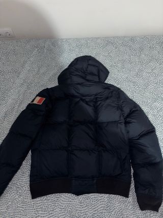 Chaqueta Moncler con capucha azul