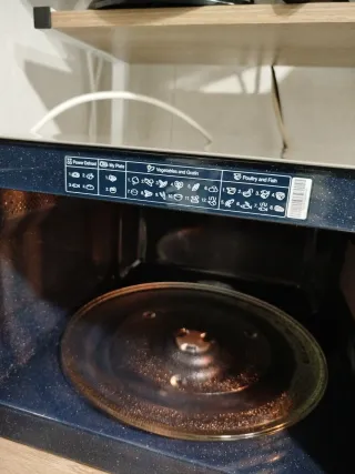 Microondas grill Samsung ceramic inside.800W,23L