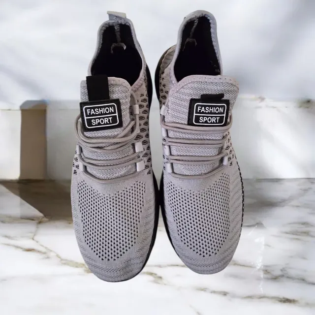 Nuevas zapatillas deportivas a estrenar