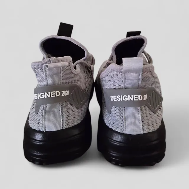 Nuevas zapatillas deportivas a estrenar