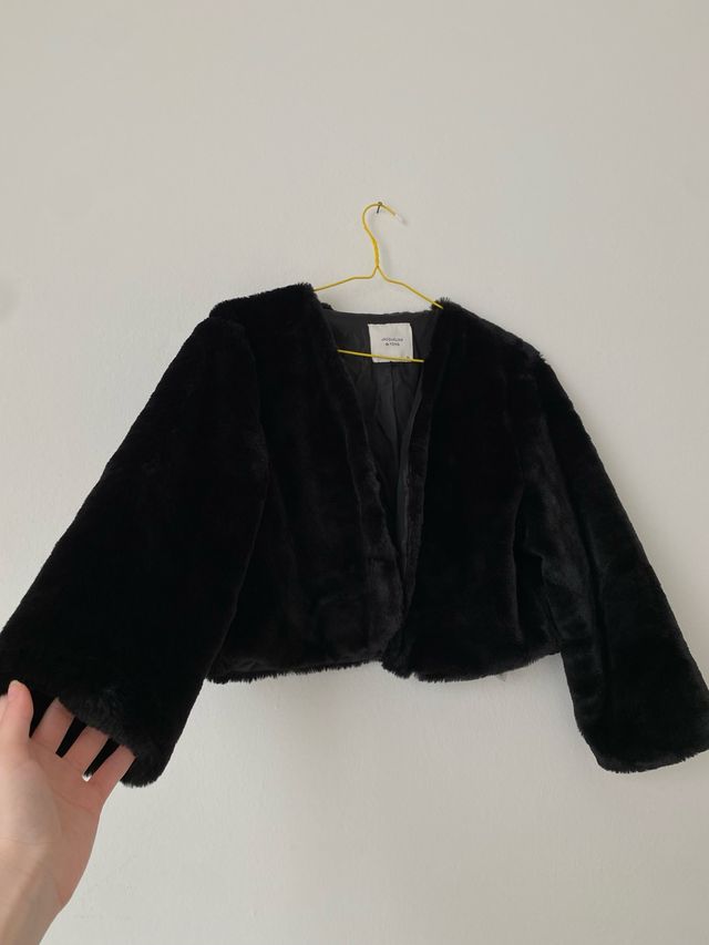 Giacca ecopelliccia nera corta