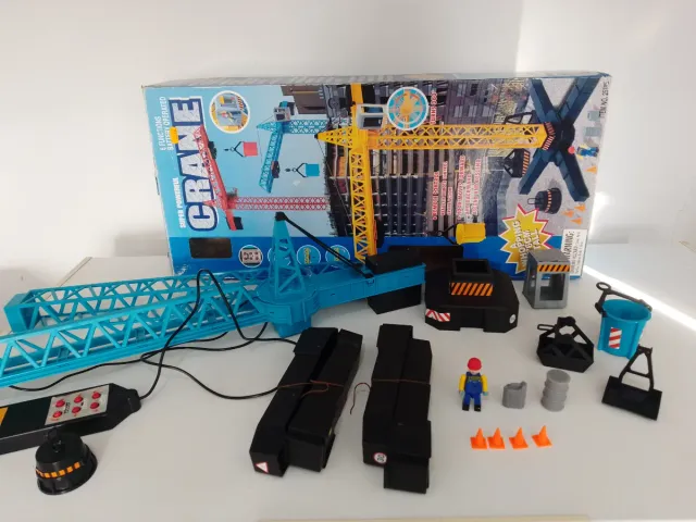 2 lotes de juguetes varios.