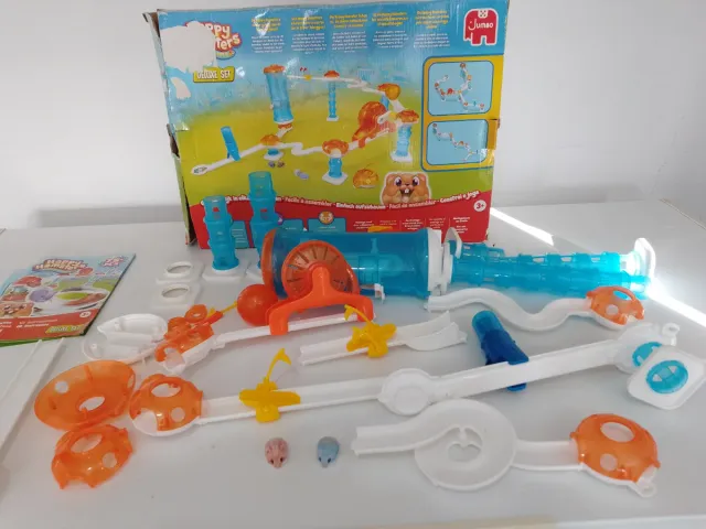 2 lotes de juguetes varios.