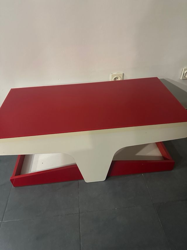 Mesa de comedor moderna roja y blanca