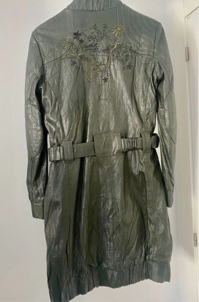 Chaqueta verde militar con cinturón