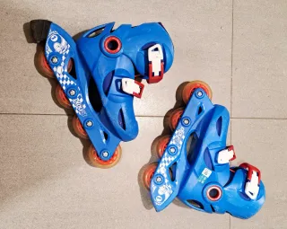 Patines en línea azules para niños