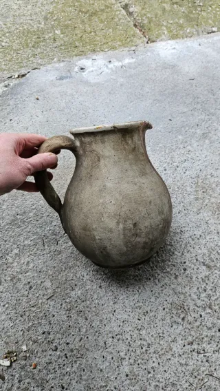 Antica brocca in ceramica